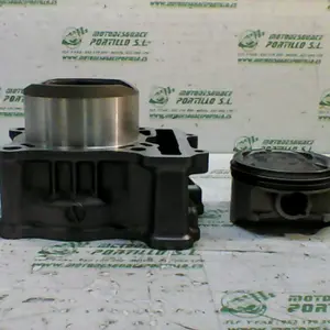 Foto de Cilindro y pistón Suzuki GLADIUS SFV 650 I referencia 202-18-16230 foto 4