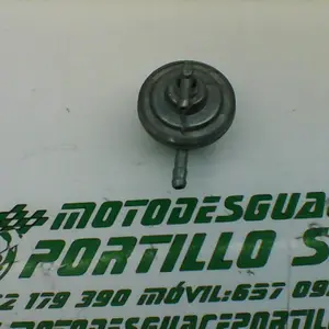 Foto de Grifo gasolina Peugeot tweet 125 referencia 10-22-32807 foto 2