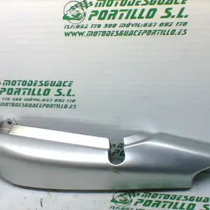 Foto de Carcasa lateral trasera izquierda Yamaha YBR 125 i referencia 323-19-24304 foto 3