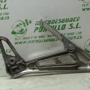 Foto de Estribera trasera izquierda Yamaha Fazer 1000 referencia 135-16-3428