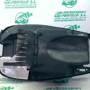 Foto de Porta-casco Kymco Xciting 500 referencia 70-23-43307 foto 3
