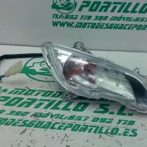 Foto de Intermitente delantero derecho Peugeot TWEET 125 15-18 referencia 8-24-47020 foto 9