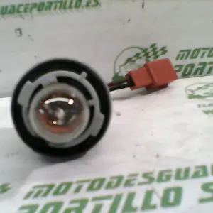 Foto de Portalámpara del intermitente delantero izquierdo Yamaha Cygnus x 125 referencia 84-17-7379