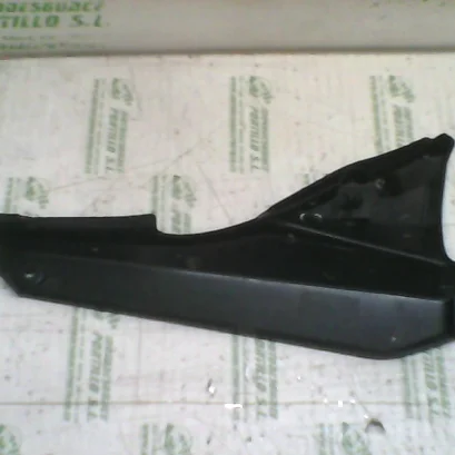 Foto de Carcasa bajo asiento izquierdo Suzuki BANDIT GSF 650 S referencia 201-18-15130