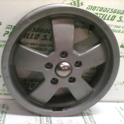 Foto de Llanta delantera Vespa Granturismo 125 referencia 426-22-44657