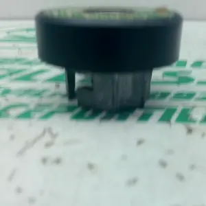 Foto de Embellecedor de cerradura de contacto Kymco MILER 125I referencia 151-24-48082 foto 3