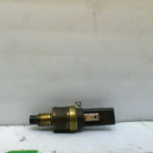 Foto de Sensor de freno delantero Yamaha Neos 50 referencia 127-21-34102 foto 2