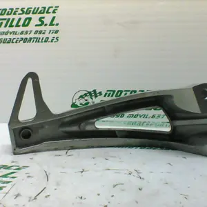 Foto de Estribera trasera izquierda Yamaha FZ1-N referencia 177-19-21619 foto 4