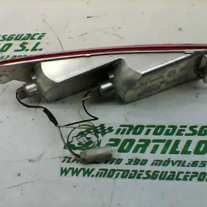Foto de Intermitente trasero derecho Piaggio X8 125 referencia 350-19-25875 foto 5