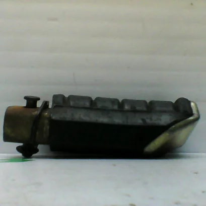 Foto de Reposapies trasero izquierdo Yamaha YBR 125 i referencia 171-21-30493