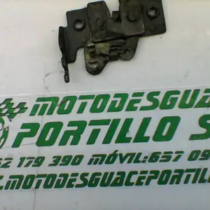 Foto de Cerradura del asiento Piaggio X8 200 referencia 264-18-18375 foto 6