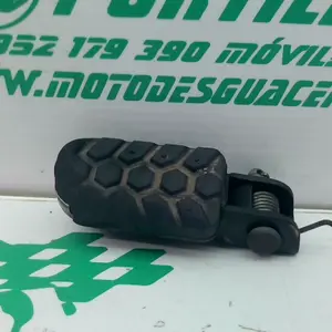Foto de Reposapies delantero izquierdo Yamaha XT-125-X referencia 144-23-43821 foto 6