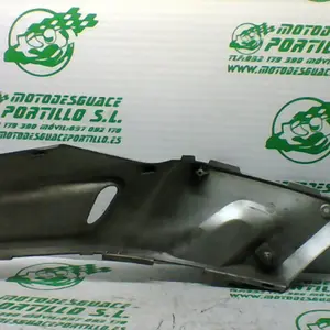 Foto de Embellecedor de carcasa delantera derecha Yamaha XMAX 250 referencia 213-19-37416 foto 3