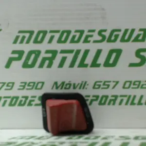 Foto de Interruptor desconector de corriente Piaggio X9 500 referencia 201-16-2616
