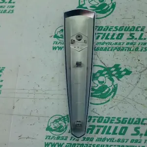 Foto de Embellecedor del frontal Piaggio MEDLEY referencia 73-26-49324 foto 3