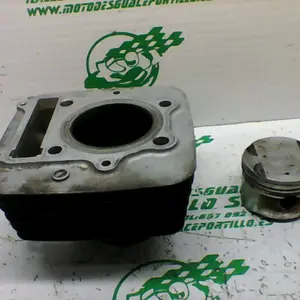 Foto de Cilindro y pistón Suzuki GN 250 referencia 152-21-39491