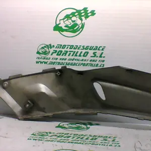 Foto de Embellecedor de carcasa delantera izquierda Yamaha XMAX 250 referencia 213-19-37417 foto 5