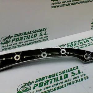 Foto de Embellecedor de carcasa trasera derecha Hyosung aquila 650 i referencia 27-19-18361 foto 1