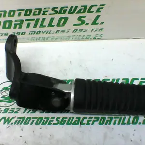 Foto de Reposapies trasero izquierdo Yamaha XMAX 250 referencia 431-21-32475 foto 2