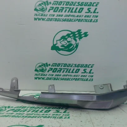Foto de Carcasa lateral trasera derecha Honda CB 500XA referencia 415-23-47838