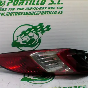 Foto de Intermitente trasero derecho Peugeot Satelis 125 referencia 240-19-36102 foto 6