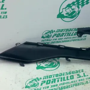 Foto de Carcasa lateral izquierda Honda FORZA 125 referencia 396-25-48994 foto 9