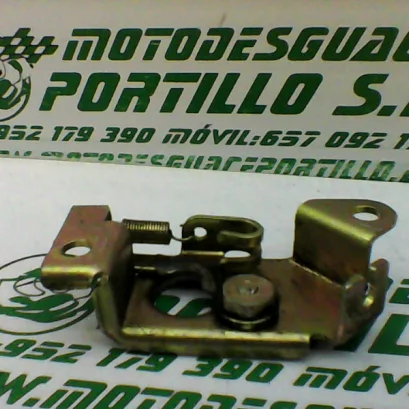 Foto de Cerradura del asiento Hyosung Aquila 250 referencia 78-19-19235