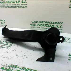 Foto de Entrada de aire Peugeot tweet 125 referencia 212-19-21882 foto 2