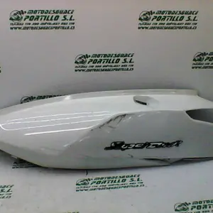 Foto de Carcasa lateral trasera izquierda Kymco Super Dink 125 referencia 52-19-17598 foto 2