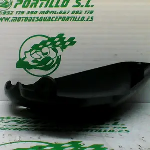 Foto de Carcasa bajo asiento izquierdo Suzuki Marauder 250 referencia 238-20-33975 foto 3