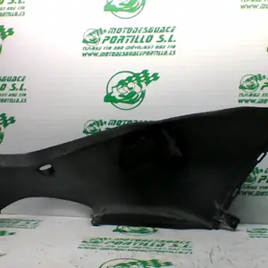 Foto de Carcasa lateral trasera izquierda Honda ARROBA 125 referencia 372-21-38344
