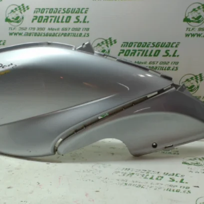 Foto de Carcasa lateral trasera derecha Piaggio FLY 125 4T referencia 75-19-18243