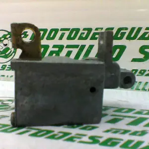 Foto de Cerradura del asiento PIONNER XF-125T-10K referencia 1-19-20380 foto 2