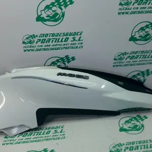 Foto de Carcasa lateral trasera izquierda Benelli MACIS referencia 324-22-39745 foto 3