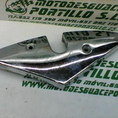 Foto de Embellecedor de reposapie izquierdo Hyosung Aquila 250 referencia 78-19-19231