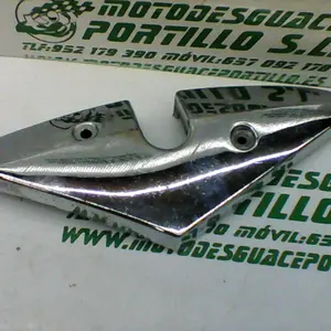 Foto de Embellecedor de reposapie izquierdo Hyosung Aquila 250 referencia 78-19-19231 foto 1