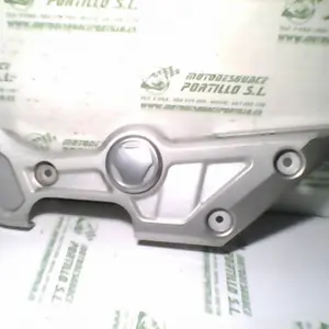 Foto de Embellecedor chasis izquierdo Yamaha Fazer 1000 referencia 135-16-1724