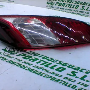 Foto de Intermitente trasero derecho Peugeot Satelis 125 referencia 240-19-36102 foto 9