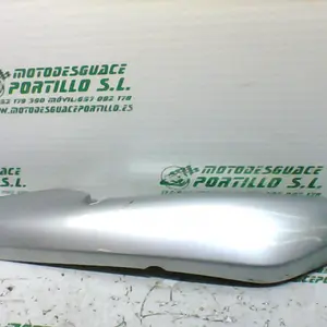 Foto de Carcasa lateral trasera derecha Yamaha YBR 125 i referencia 323-19-24300 foto 8
