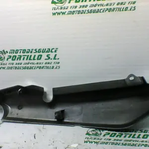 Foto de Carcasa lateral trasera izquierda Yamaha YBR 125 i referencia 323-19-24304 foto 4
