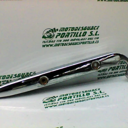 Foto de Embellecedor lateral derecho Suzuki Marauder 125 referencia 46-19-17583