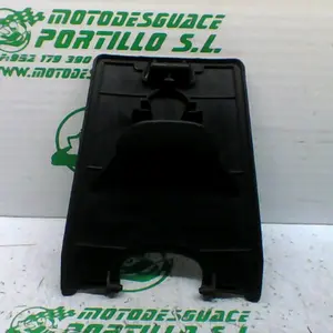 Foto de Puerta depósito gasolina Kymco super dink 300 i referencia 367-19-43487 foto 4