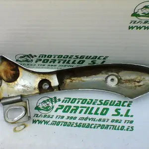 Foto de Embellecedor lateral izquierdo Yamaha YBR 125 i referencia 118-19-19819 foto 6