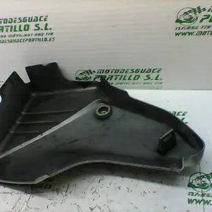 Foto de Carcasa lateral trasera izquierda Yamaha YBR 125 i referencia 323-19-24304 foto 9