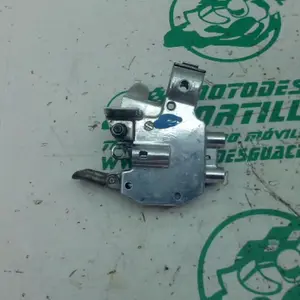 Foto de Soporte de retrovisor izquierdo Honda Dylan 125 referencia 352-22-49158 foto 9