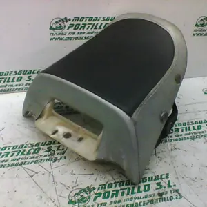 Foto de Asiento trasero Suzuki gsx600F referencia 156-16-23722 foto 2