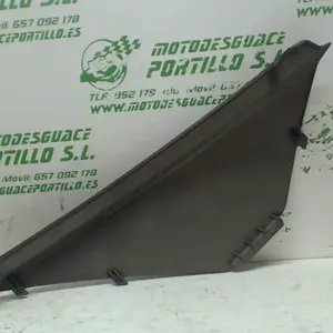 Foto de Carcasa bajo asiento izquierdo Aprilia Arrecife 125 referencia 74-17-6970