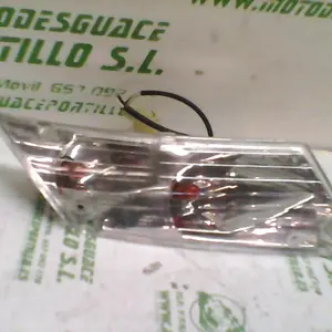Foto de Intermitente trasero derecho Piaggio ZIP AIRE 2T 3 50 referencia 203-19-22868 foto 7