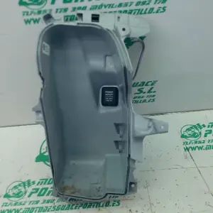 Foto de Guantera izquierda Honda FORZA 125 referencia 396-25-49059 foto 3