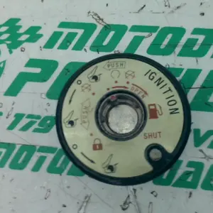 Foto de Embellecedor de cerradura de contacto Kymco MILER 125I referencia 151-24-48082 foto 6